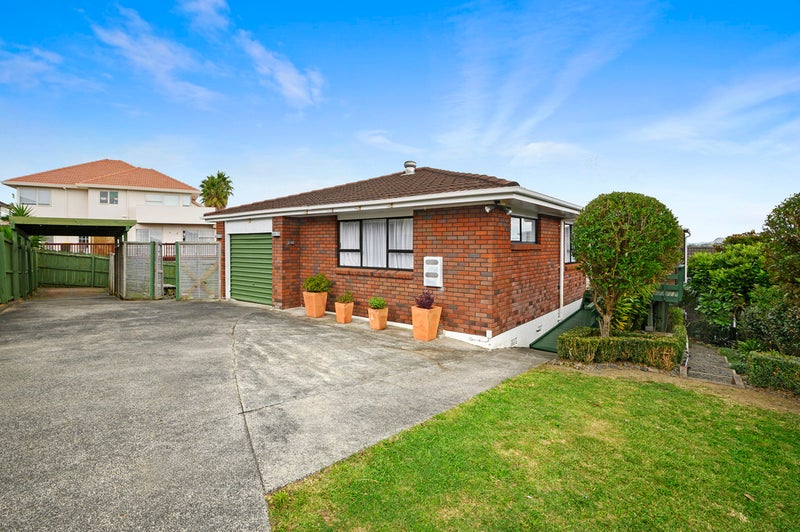 2/74 Dalwhinnie Parade, Highland Park, Auckland - Carousel 1