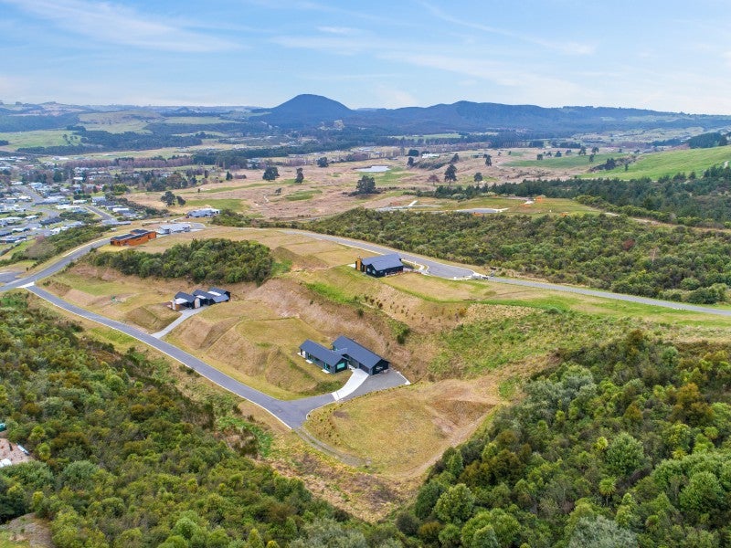 15 Sparrowhawk Way, Taupo - Carousel 2