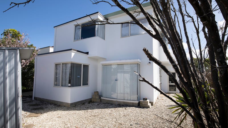 1/2 Raleigh Road, Northcote, Auckland - Carousel 2