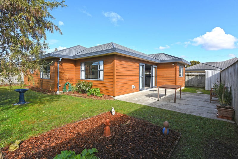 2 Louis Street, Trentham, Upper Hutt - Carousel 1