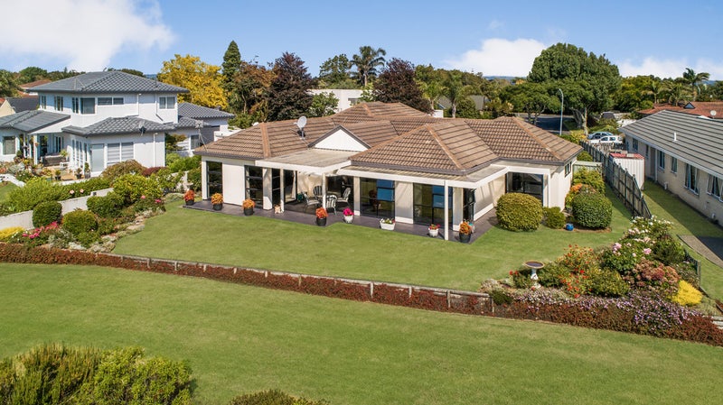 9 Tytus Place, Conifer Grove, Takanini - Carousel 2