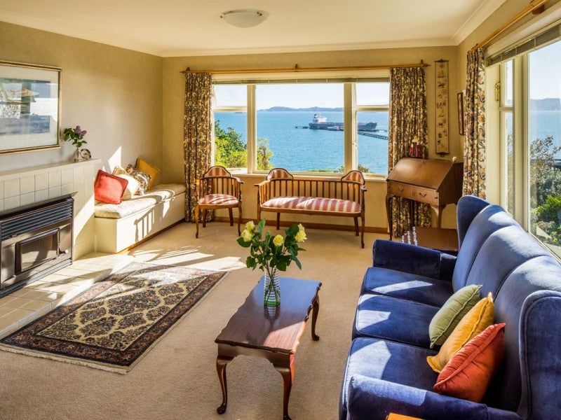 18 Howard Road, Point Howard, Lower Hutt - Carousel 1