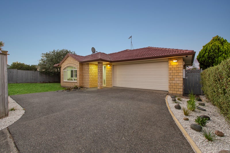 66 Magic Way, Randwick Park, Auckland - Carousel 1