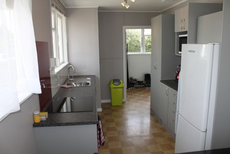 8 Exeter Crescent, Takaro, Palmerston North - Carousel 2