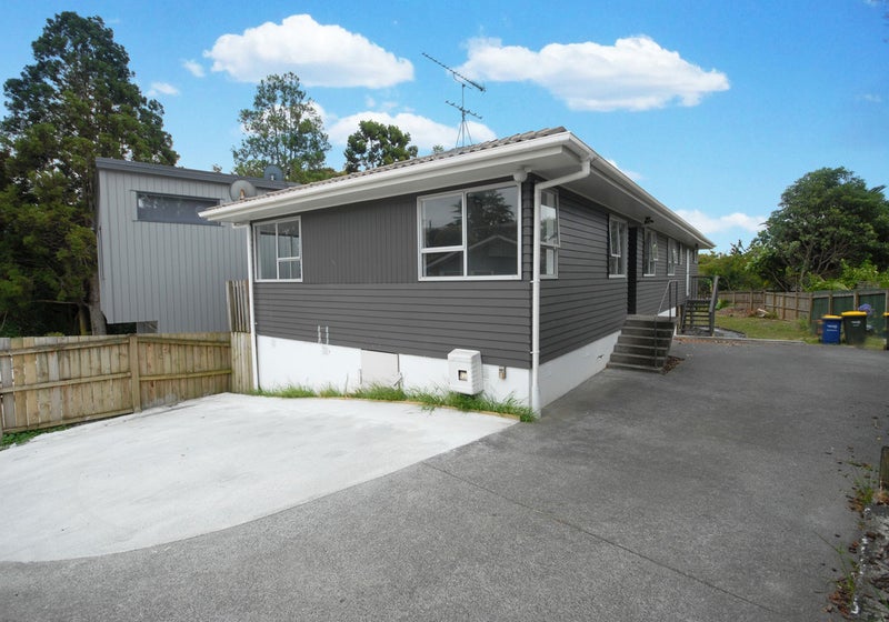 11A Tamahere Drive, Glenfield, Auckland - Carousel 1