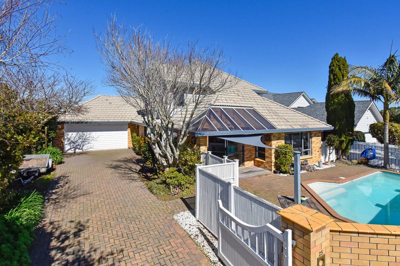 25 Reynard Terrace, Conifer Grove, Takanini - Carousel 1