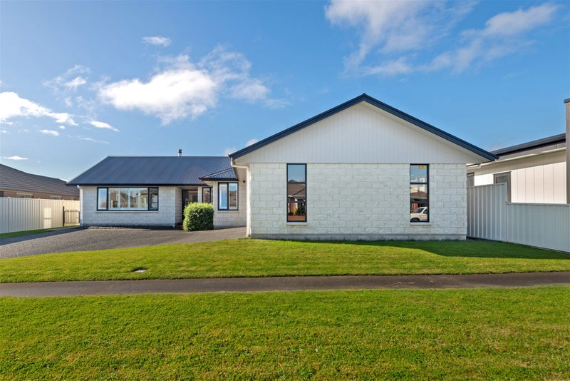 19 Joanne Street, Lytton West, Gisborne - Carousel 2