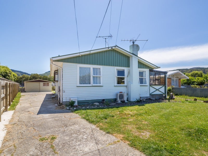 34 Mary Crescent, Elderslea, Upper Hutt - Carousel 2