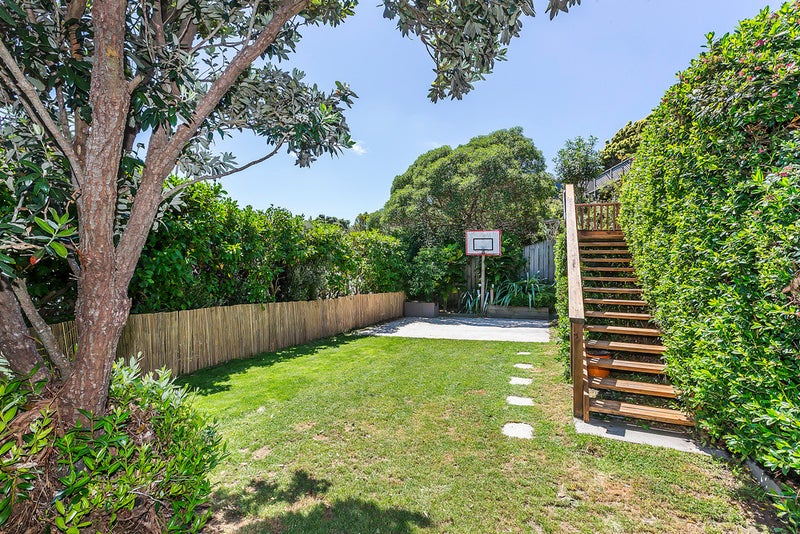 13 Mandalay Terrace, Khandallah, Wellington - Carousel 26