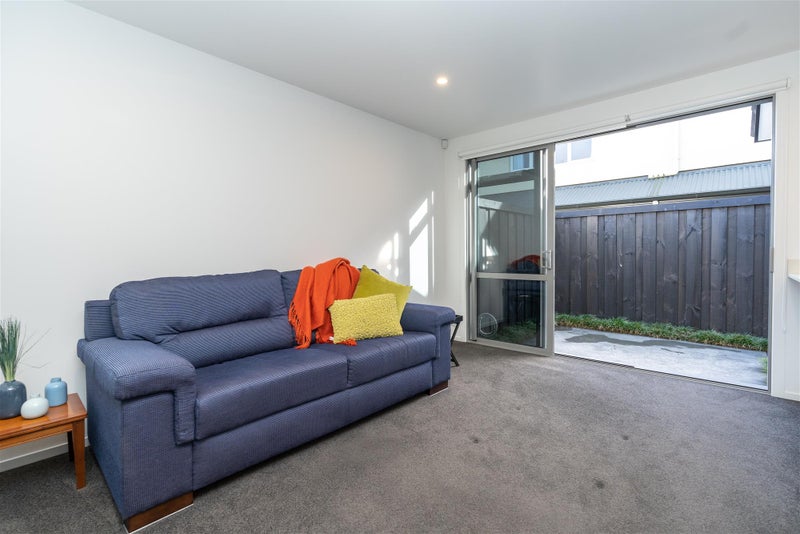 2/17 Manning Street, Hamilton Central, Hamilton - Carousel 2