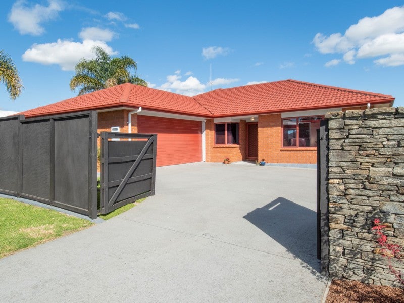 2 Condor Drive, Pyes Pa, Tauranga - Carousel 1