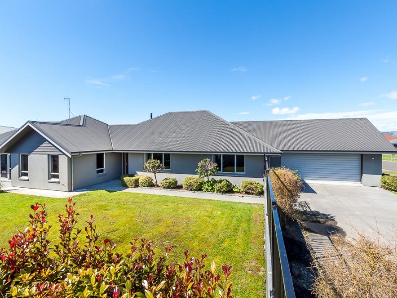 11 Rodeo Drive, Kelvin Grove, Palmerston North - Carousel 2