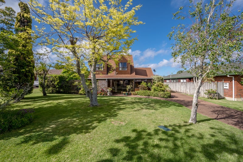 16 Golfland Drive, Golflands, Auckland - Carousel 2