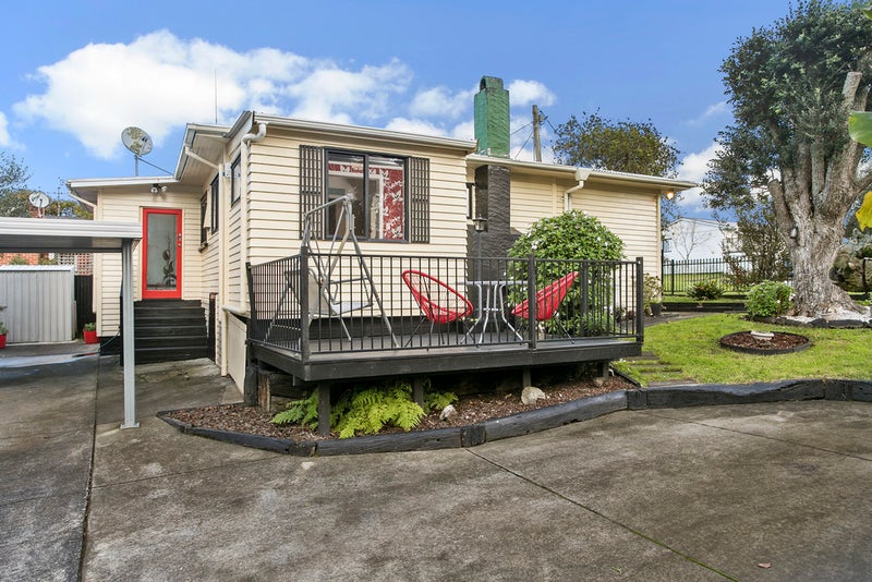 2 Harrybrook Road, Green Bay, Auckland - Carousel 1