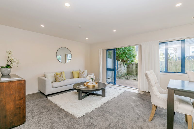 2/70 Fernhill Way, Oteha, Auckland - Carousel 2