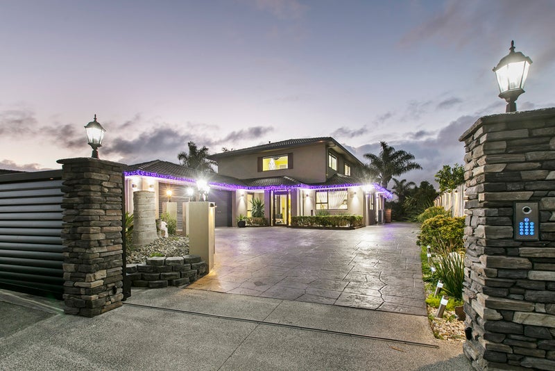 5 Elana Court, Conifer Grove, Takanini - Carousel 1