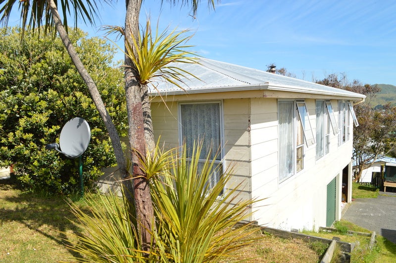 18 Almora View, Ascot Park, Porirua - Carousel 4