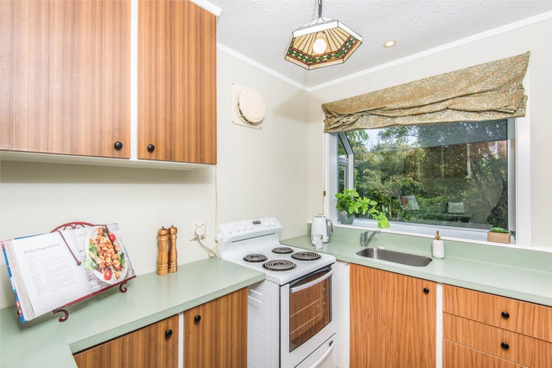 19B Colchester Crescent, Newlands, Wellington - Carousel 2