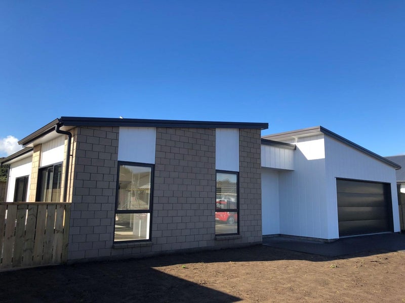 35 Awataha Crescent, Pyes Pa, Tauranga - Carousel 1