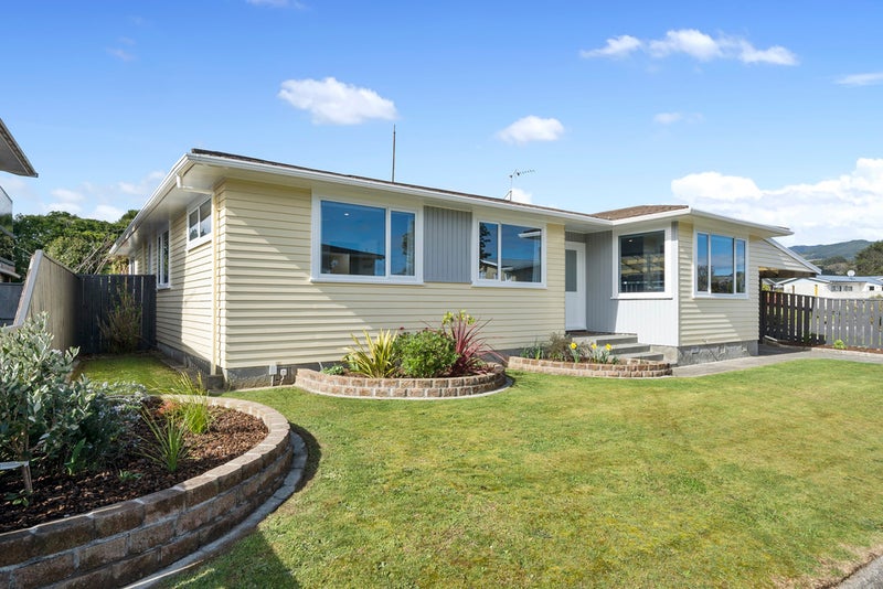 11 Brightwater Crescent, Totara Park, Upper Hutt - Carousel 1