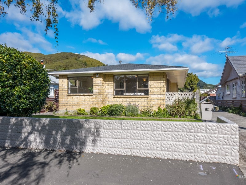 2/18 Norton Park Avenue, Fairfield, Lower Hutt - Carousel 1