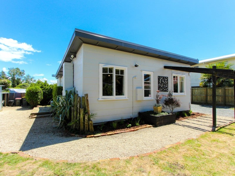 1A Farnworth Avenue, Holdens Bay, Rotorua - Carousel 1