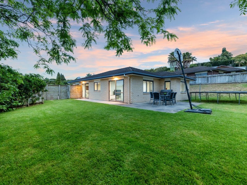 10 Avon Rise, Welcome Bay, Tauranga - Carousel 1