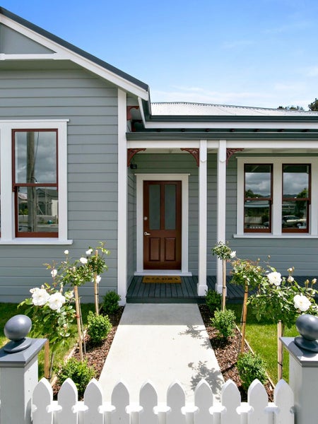 33 Riddlers Crescent, Petone, Lower Hutt - Carousel 2