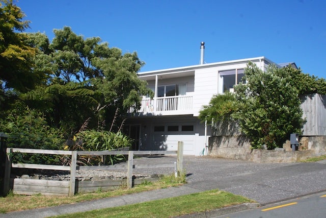 36 Mulberry Street, Maungaraki, Lower Hutt - Carousel 1