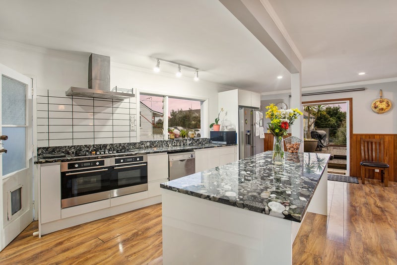 73 Morningside Drive, Mount Albert, Auckland - Carousel 1