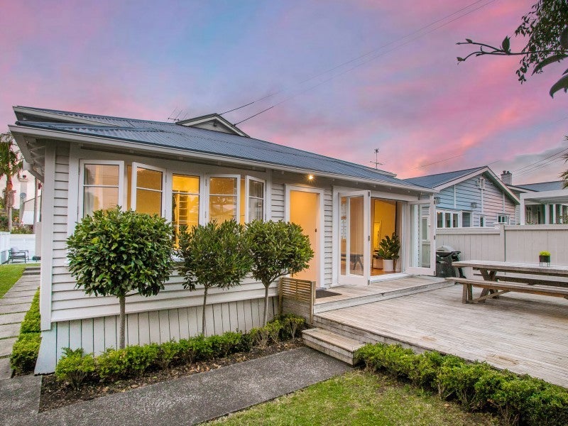 14 Formby Avenue, Point Chevalier, Auckland - Carousel 1