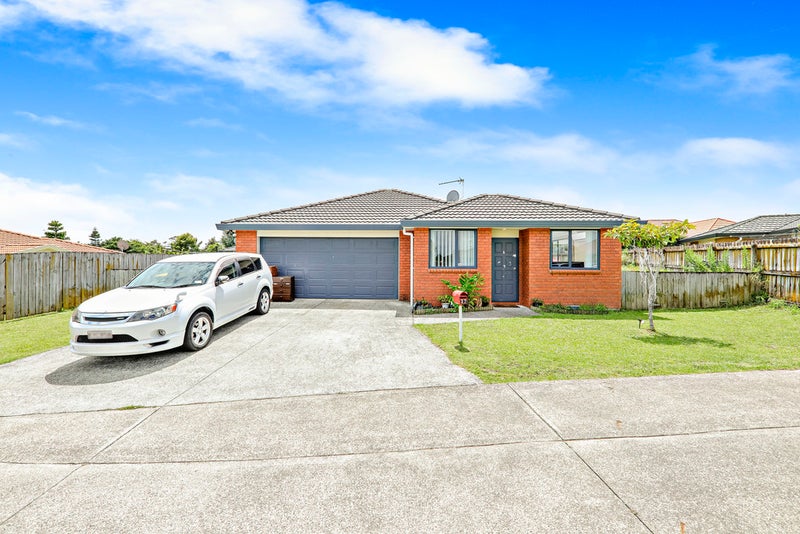 27 Glenveagh Park Drive, Weymouth, Auckland - Carousel 1