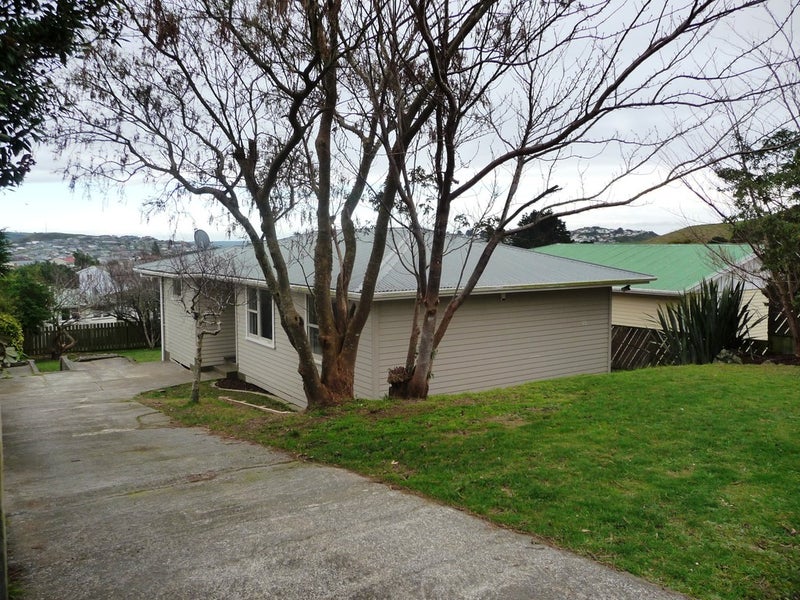 73 Arahura Crescent, Waitangirua, Porirua - Carousel 2
