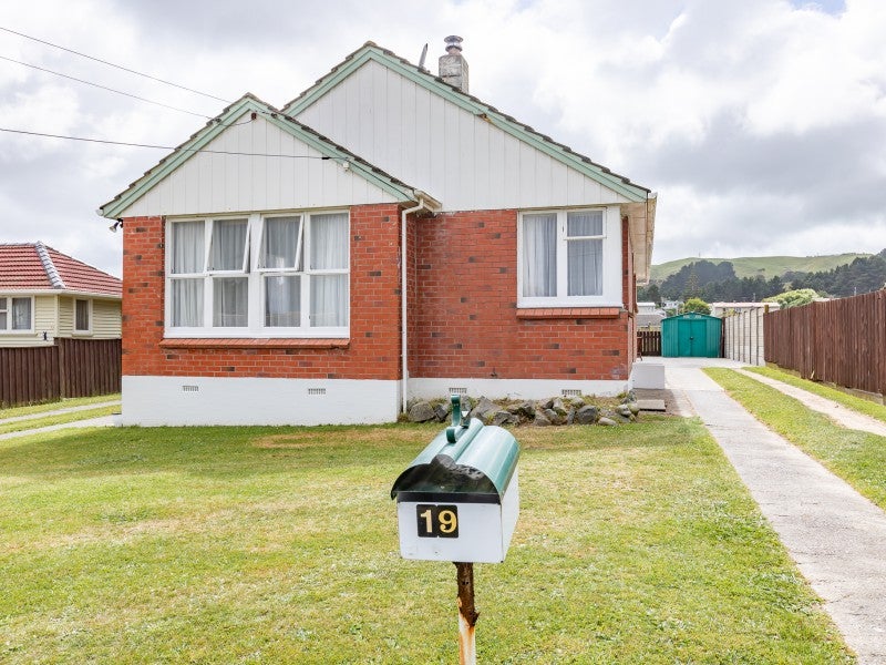 19 Justine Street, Cannons Creek, Porirua - Carousel 1