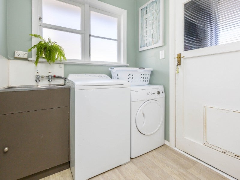 35A Golders Road, Elderslea, Upper Hutt - Carousel 26