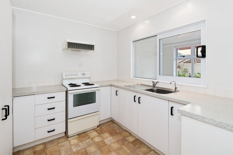 14 Rhine Place, Weymouth, Auckland - Carousel 2