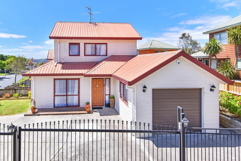 1/2 Lyell Court, Clover Park, Auckland - Carousel 1