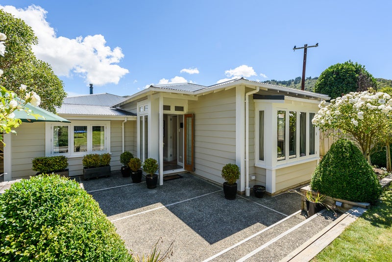 2 Ngata Street, Ngaio, Wellington - Carousel 1