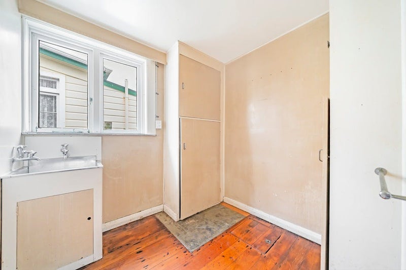 53 Buick Street, Petone, Lower Hutt - Carousel 14