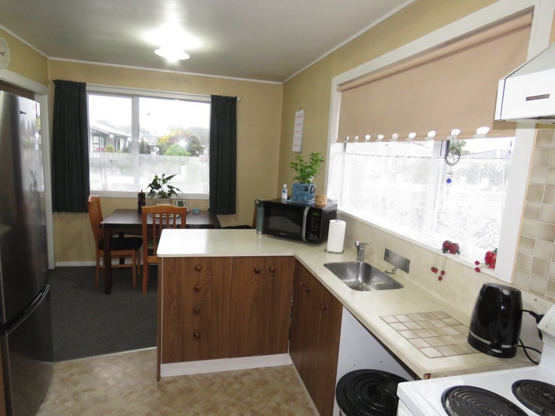 42 Lothian Crescent, Strathern, Invercargill - Carousel 2