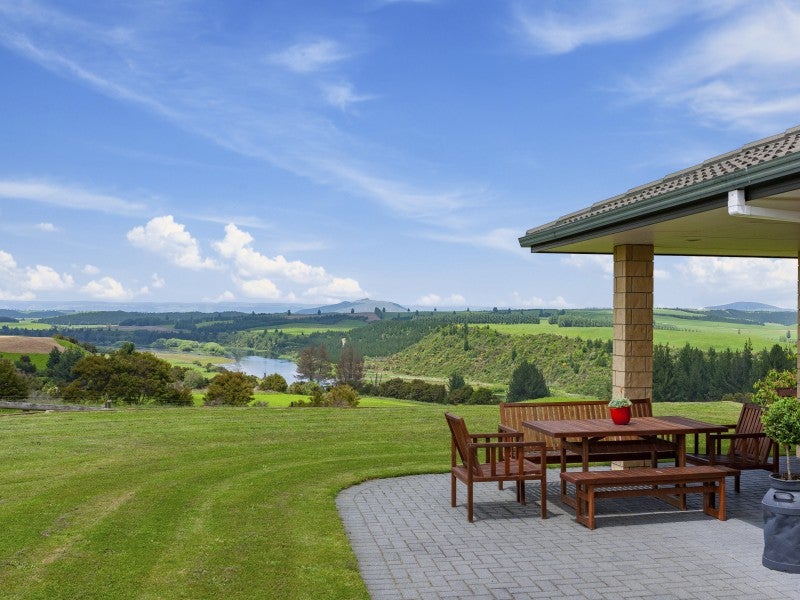 1111 Tutukau Road, Mihi - Carousel 1