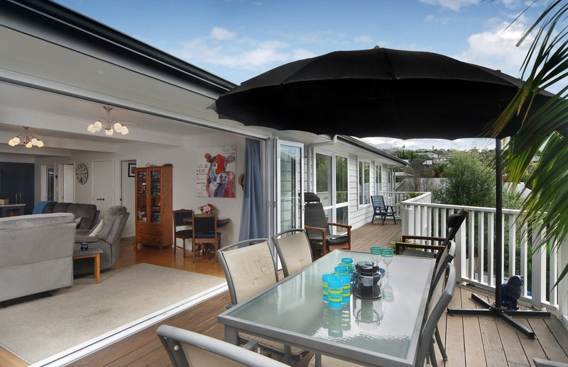 5 Shelly Beach Parade, Cockle Bay, Auckland - Carousel 2