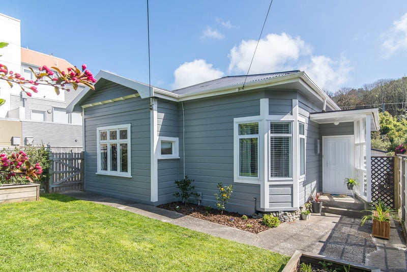 10 Agra Crescent, Khandallah, Wellington - Carousel 1
