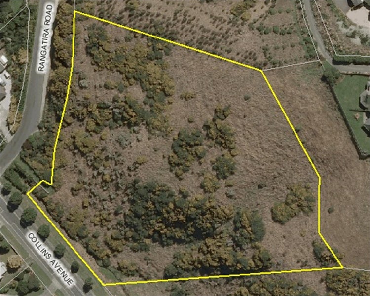 2 Rangatira Road, Tawa, Wellington - Carousel 1