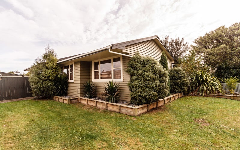 5 Motuoapa Place, Kelvin Grove, Palmerston North - Carousel 1