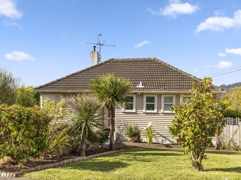 4 Hill Grove, Naenae, Lower Hutt - Carousel 1