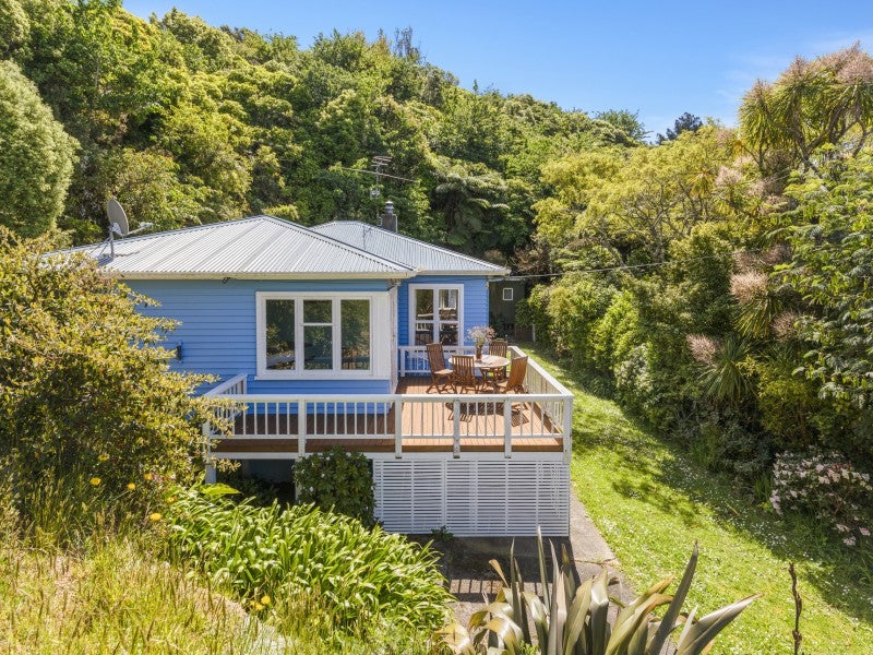 135 Miromiro Road, Normandale, Lower Hutt - Carousel 1