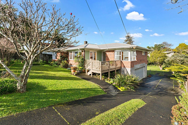 75 Tiroroa Avenue, Te Atatu South, Auckland - Carousel 1