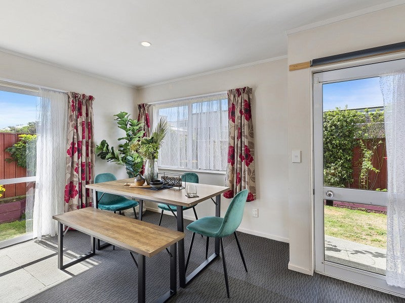 3/61 MAIN RD, TITAHI BAY, PORIRUA - Carousel 21