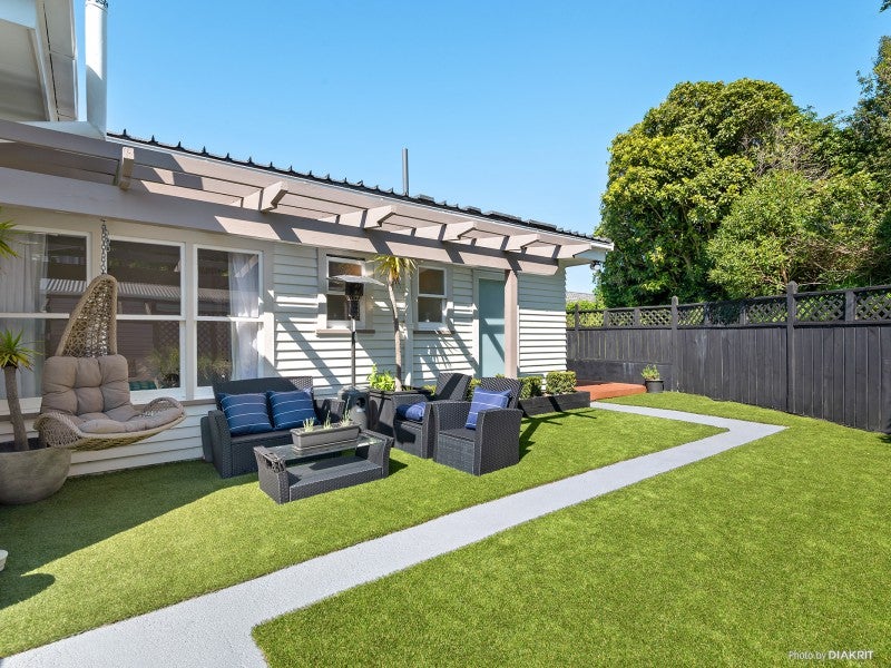 15B Waru Street, Khandallah, Wellington - Carousel 1